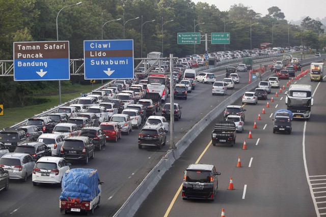 Polisi Terapkan Sistem One Way Dan Ganjil Genap Di Puncak Selama Libur