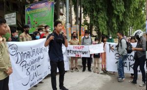 Di Tengah Isu Peralihan Sekolah jadi Mal, Ratusan Murid SDN 01 Pekanbaru Masih Belajar