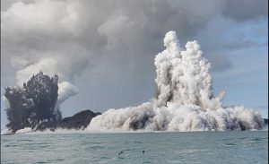 Dampak Erupsi Gunung Bawah Laut Tonga Dua Pulau ‘Hilang’