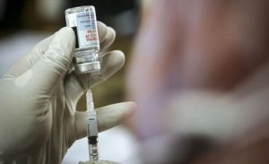 Vaksinasi COVID Dosis 2 di RI Tembus 70,38 Persen
