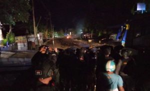 Bubarkan Massa di Papua, Polisi Tembakan dengan Gas Air Mata