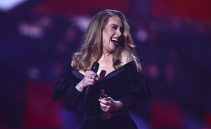 Adele Sabet Tiga Penghargaan di BRIT Awards 2022