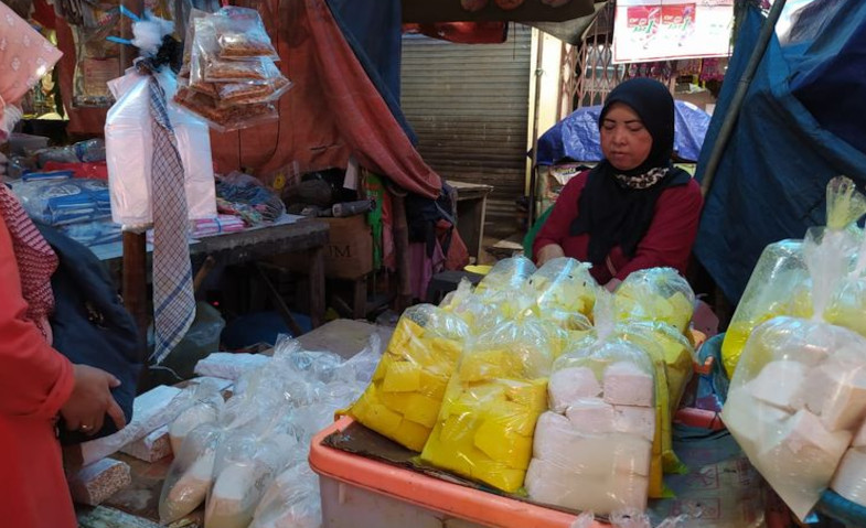 Harga Kedelai Melejit, Perajin Tempe di Karimun Terpaksa Rumahkan Karyawannya