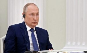Mulai 1 Maret, Putin Larang Warga Rusia Transfer Valas ke Luar Negeri