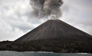 Gunung Anak Krakatau Meletus, Tinggi Abu Vulkanik 3.500 Meter