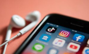 Giliran TikTok dan Netflix Tangguhkan Layanan di Rusia