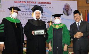Syeikh Abdullatif Terima Doktor Kehormatan, Wamenag Harap Perkuat Sinergi Indonesia dan Saudi