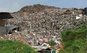 Warga Gatal-gatal akibat Tumpukan Sampah di TPA Mrican