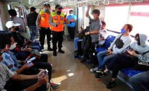 Penumpang KRL Boleh Berbuka Puasa di Dalam