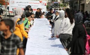 Warga Palestina Kirim Surat 100 Meter ke Palang Merah untuk Ungkap Kejahatan Israel