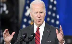 Joe Biden Setuju Sediakan Rudal Jarak Jauh untuk Ukraina