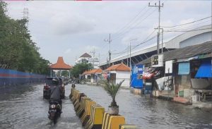 Pelabuhan di Surabaya Masih Digenangi Banjir Rob