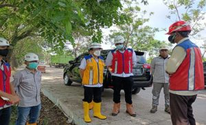 Tinjau Proyek Preservasi Jalintim, Direktur Operasi I Abipraya Pastikan Proyek Tuntas Tepat Waktu