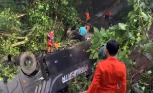 Bus Pariwisata Terjun ke Jurang, 3 Orang Tewas