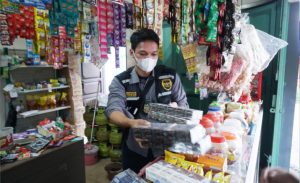Bea Cukai Laksanakan Operasi Pasar Sekaligus Sosialisasikan Larangan Peredaran Rokok Ilegal