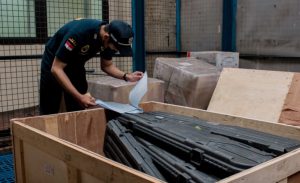 Bea Cukai Layani Reimpor Perlengkapan Senjata Densus 88 dari Yordania
