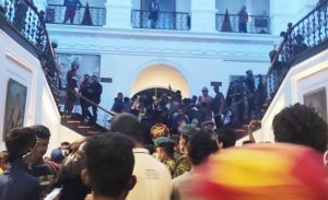 Ribuan Massa Duduki Istana Presiden Sri Lanka
