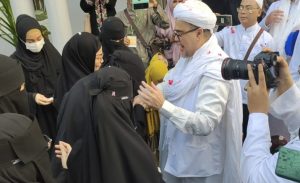 Habib Rizieq Disambut Anak, Isteri dan Menantu di Petamburan