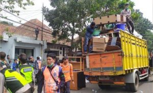PT KAI Gusur 7 Rumah di Jalan Laswi Bandung Tanpa Peradilan