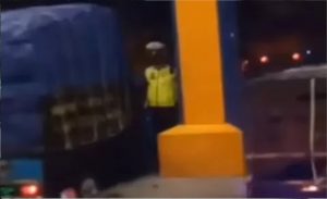 Viral, Video Polisi Diduga Pungli di Gerbang Tol