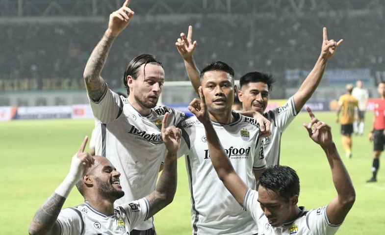 Meski Imbang, Marc Klok Puji Para Pemain Persib Bandung