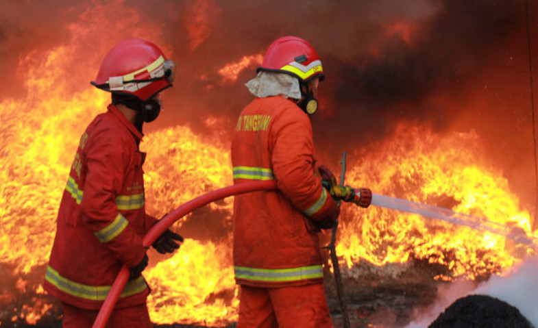 Kebakaran di Permukiman Padat Penduduk, Ratusan Rumah hingga Musala di Kebayoran Lama Terbakar