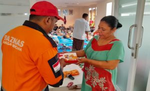 Korban Kebakaran Tambora Dapat Paket Makanan ZChicken Dari BAZNAS