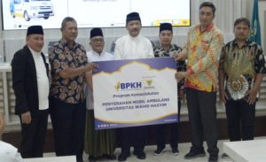 Menguatkan Kemaslahatan Umat BPKH Bersama BAZNAS Serahkan Bantuan Ambulans