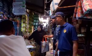 Bea Cukai Jelajahi Pasar Tradisional Berantas Peredaran Rokok Ilegal