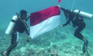 HUT RI, Bendera Merah Putih Dikibarkan di Bawah Laut di 77 Lokasi