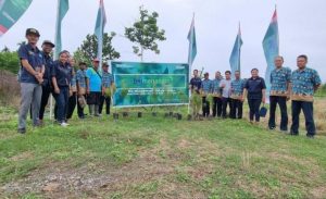 BRI Cabang Manokwari Selamatkan Bumi dengan Tanam Pohon di Empat Kampung