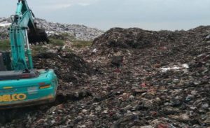 Kurang Lahan, Sampah di Karawang Menggunung hingga 15 Meter