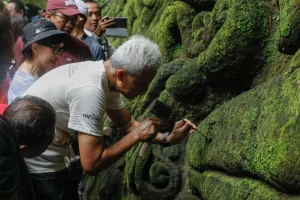 Ganjar Pranowo Kunjungi Bali Menatah Batu Padas