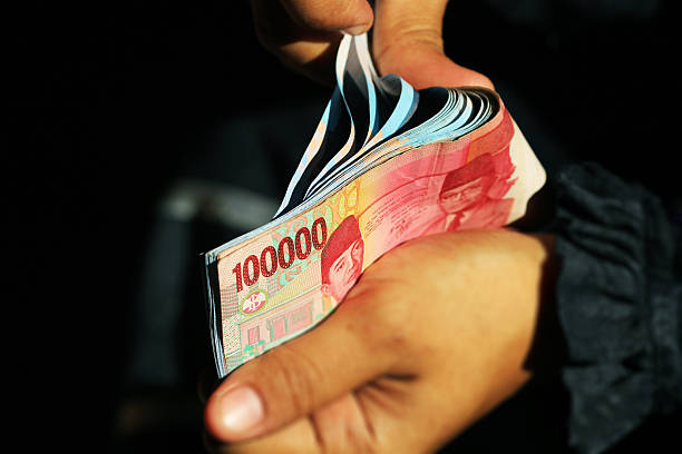 Uang Bansos Nyangkut di Bank, Mensos Risma: Masyarakat Tak Tahu