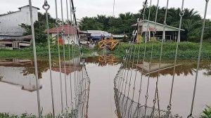 Jembatan Gantung Gelamak Ambruk Akibat Banyaknya Pengendara Motor