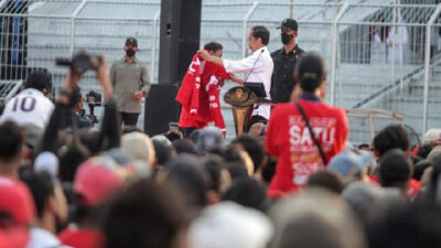 Kawasan Senayan Macet Gegara Relawan Jokowi Padati Stadion GBK