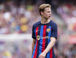 Frenkie de Jong Semprot Para Pejabat Barcelona