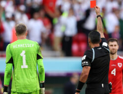 Wayne Hennessey Pemain Pertama yang Mendapatkan Kartu Merah di Piala Dunia 2022