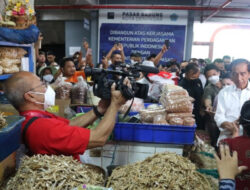 Selepas KTT G20, Jokowi Blusukan ke Pasar Badung untuk Cek Harga