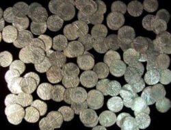 Ribuan Koin Perak Abad Ke-13 Ditemukan di Skotlandia