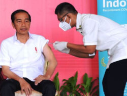 Jokowi Disuntik Booster Kedua Pakai Vaksin Indovac