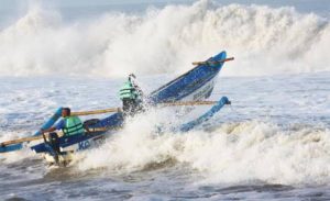 Waspada Gelombang Tinggi 2,5 Meter di Perairan Indonesia