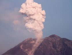 Erupsi Gunung Semeru Kembali Setelah Setahun