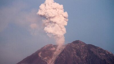 Gunung Semeru Kembali Erupsi, Warga Diminta Waspada Hujan Abu Vulkanik