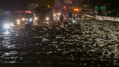 Tol BSD Digenangi Banjir Setinggi 70 Sentimeter
