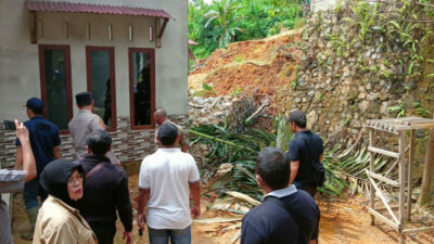 Banjir di Singkawang Menyebabkan Longsor di Kampung Batu
