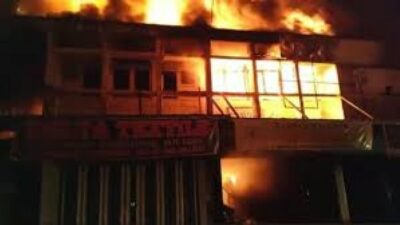 36 Unit Damkar Dikerahkan untuk Padamkan Kebakaran Rumah di Mampang
