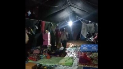 Warga Tenda Pengungsi di Cianjur Panik Akibat Hujan Deras dan Angin Kencang