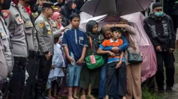 Suasana Haru di Pemakaman Polisi Korban Bom Bunuh Diri di Bandung