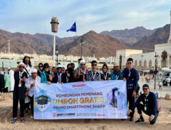 Sharp Berangkatkan 24 Jemaah Umrah Gratis